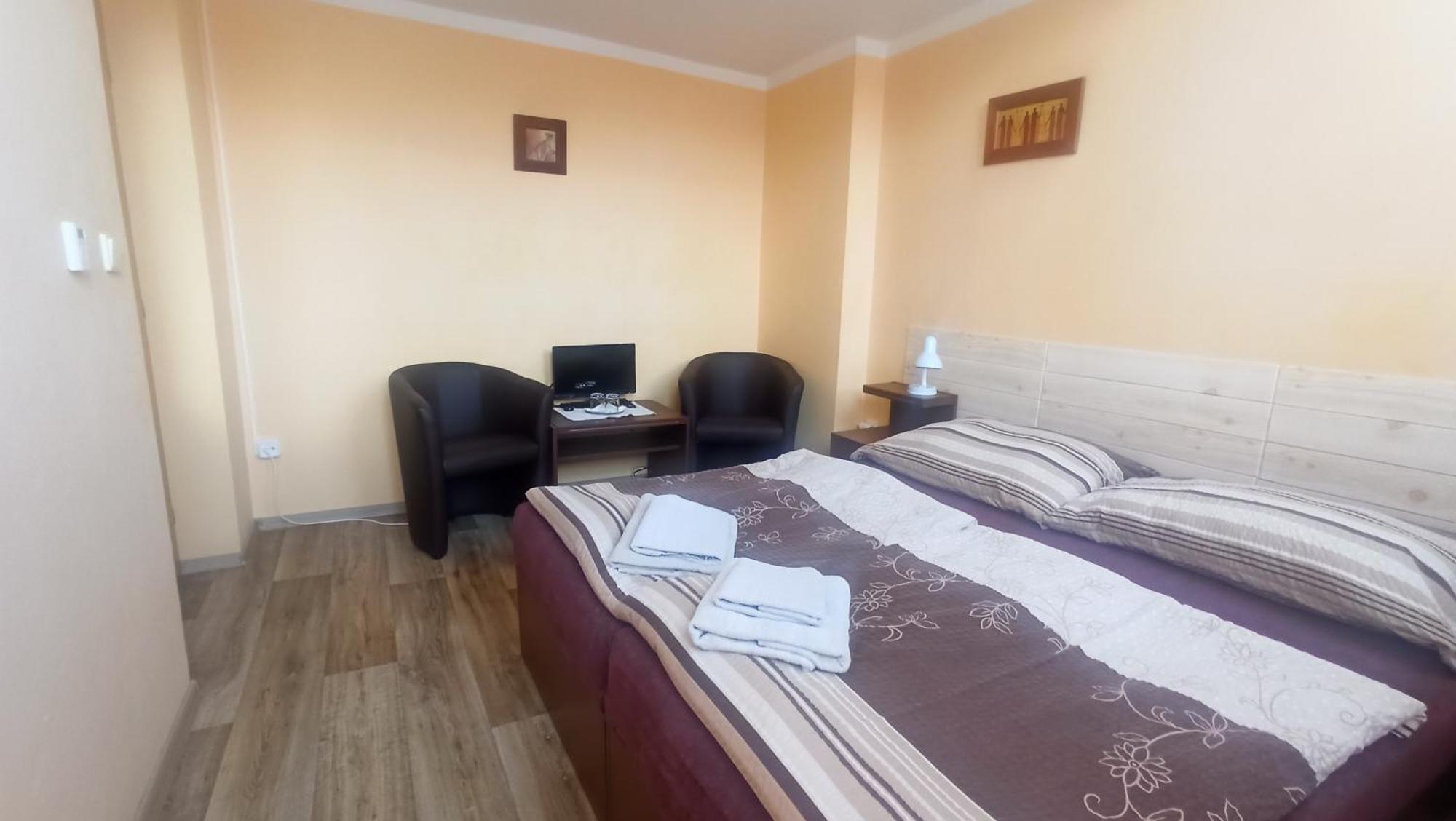 Penzion U Kostela Mlaka Bagian luar foto